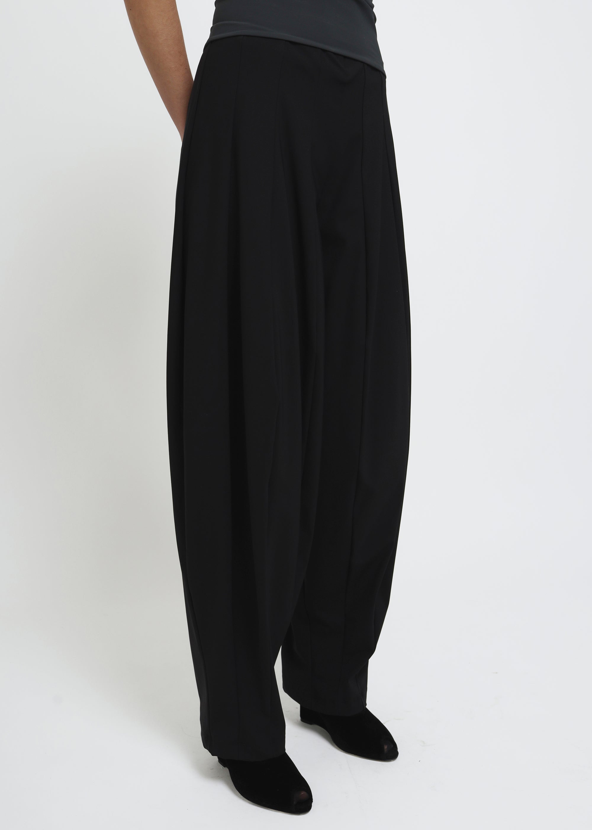 A wide-leg black curved trousers.