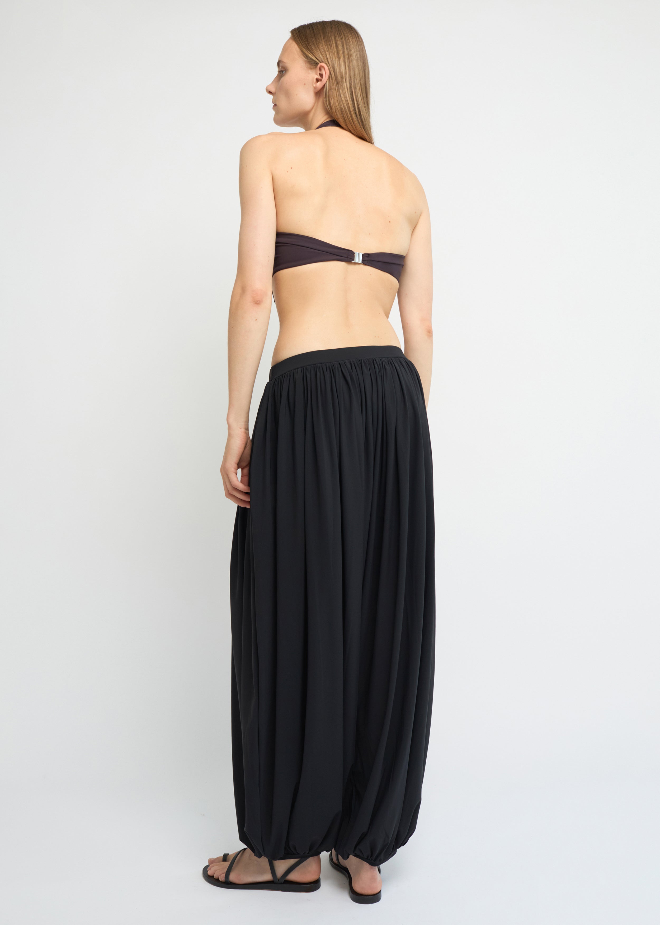 Black balloon pants with voluminous silhouette and gathered hems