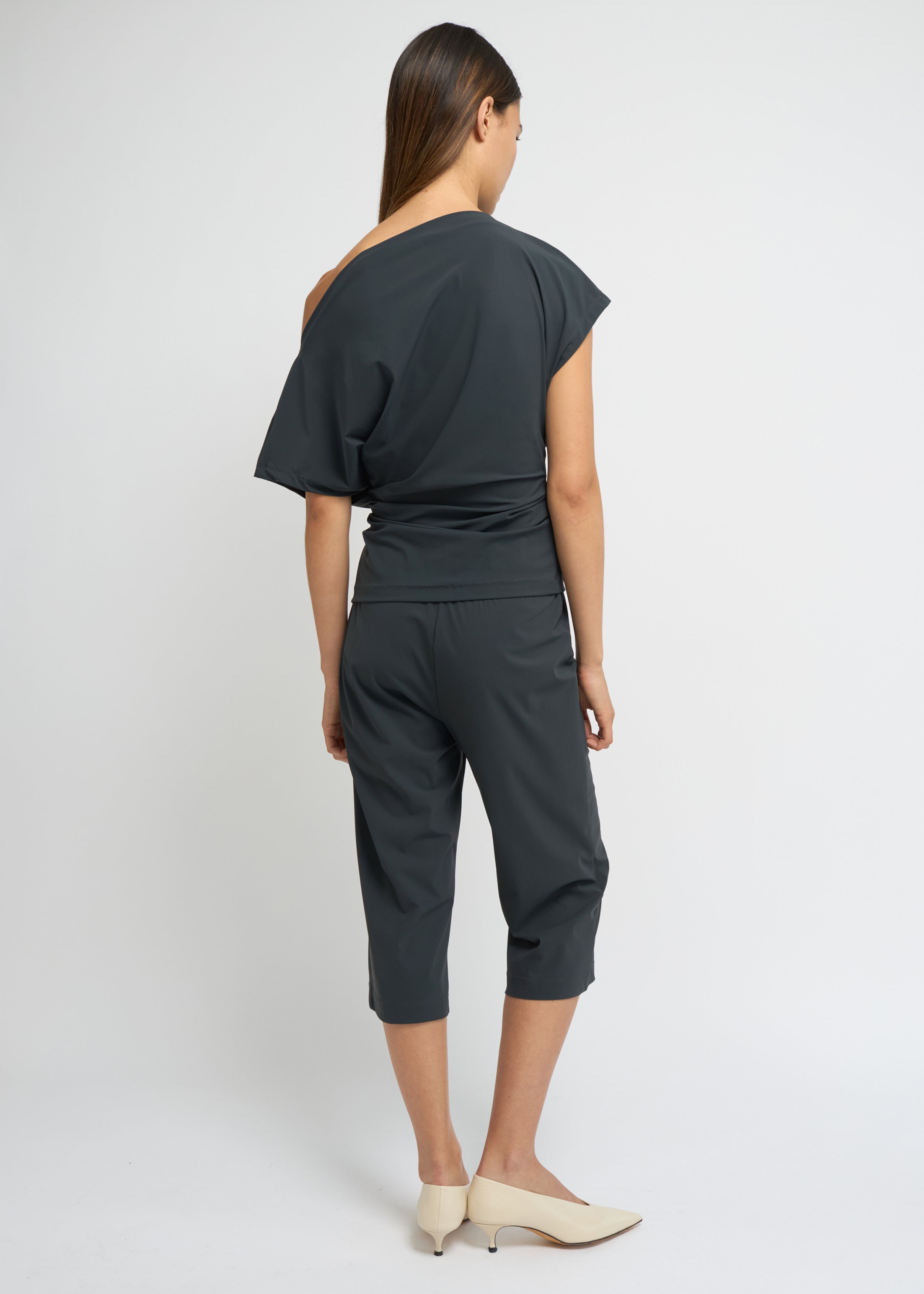 Charcoal bermuda shorts with a straight silhouette and elasticated waistband