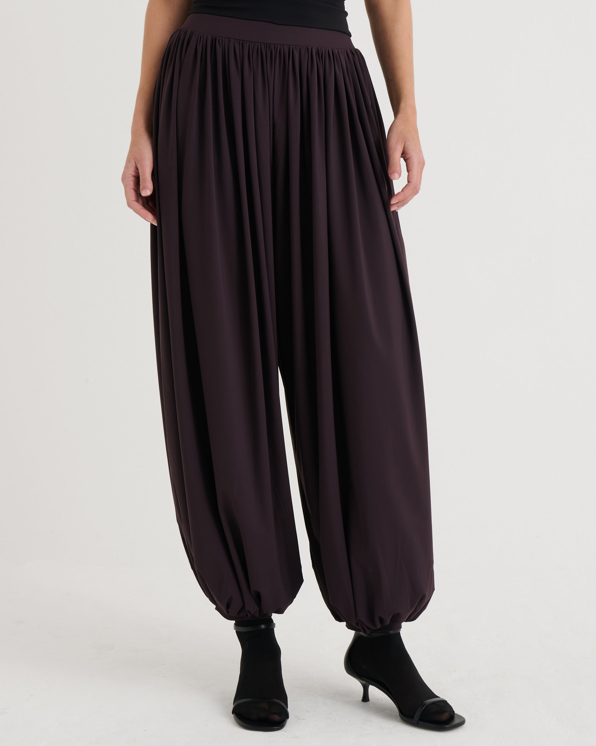 Balloon pants, Fig