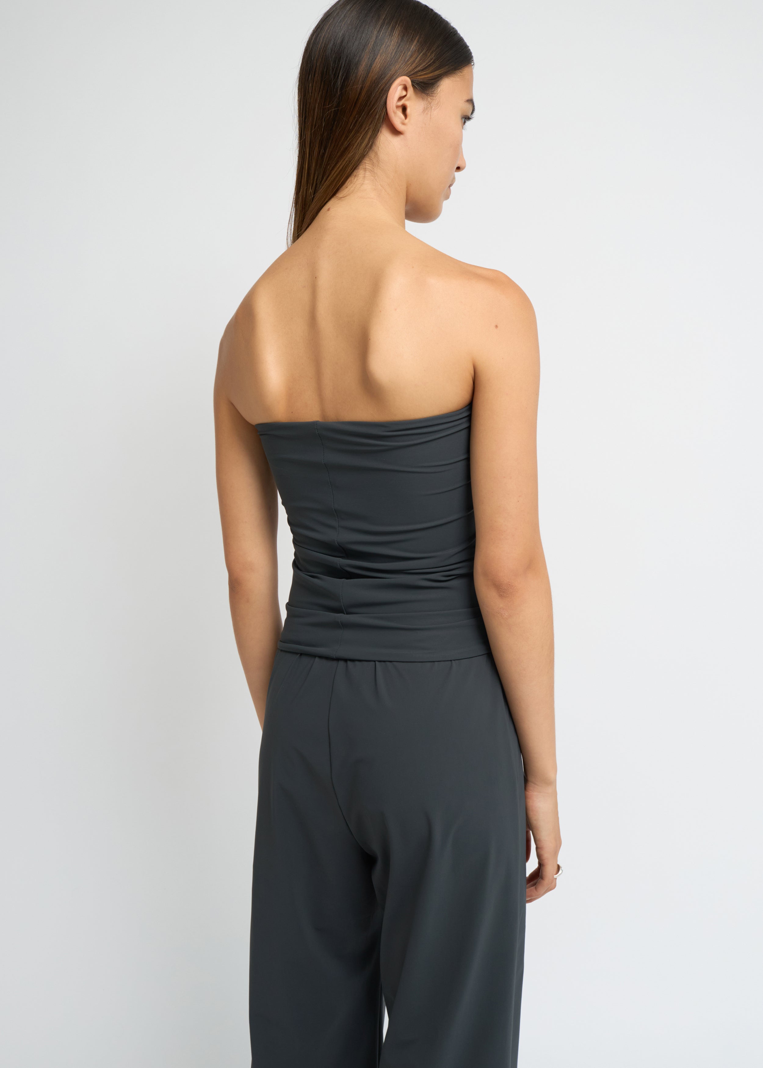 Charcoal strapless bandeau top with a clean, fitted silhouette