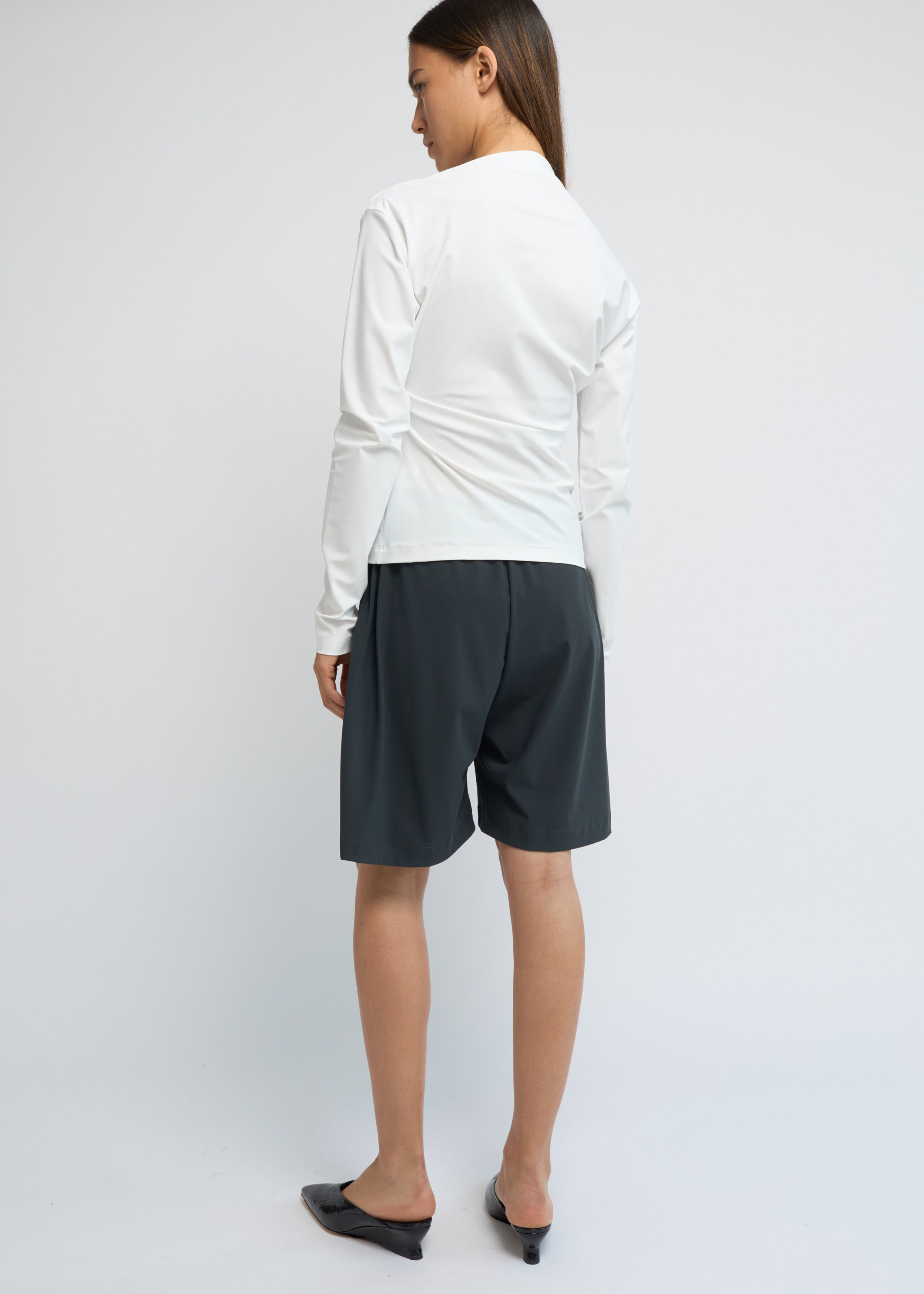 Charcoal wide-fit shorts with a relaxed silhouette and elasticated waistband