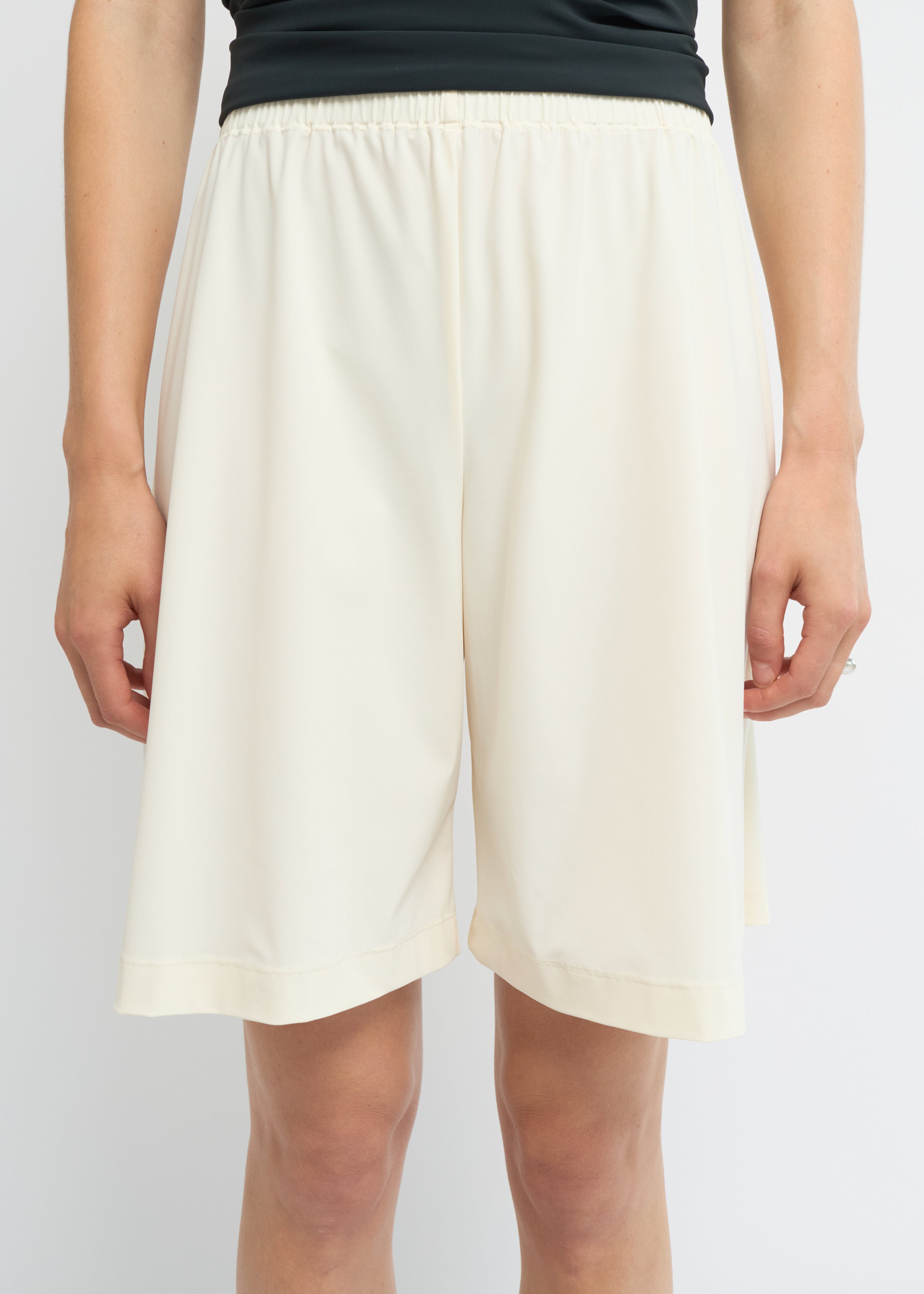 Wide fit shorts, Cream