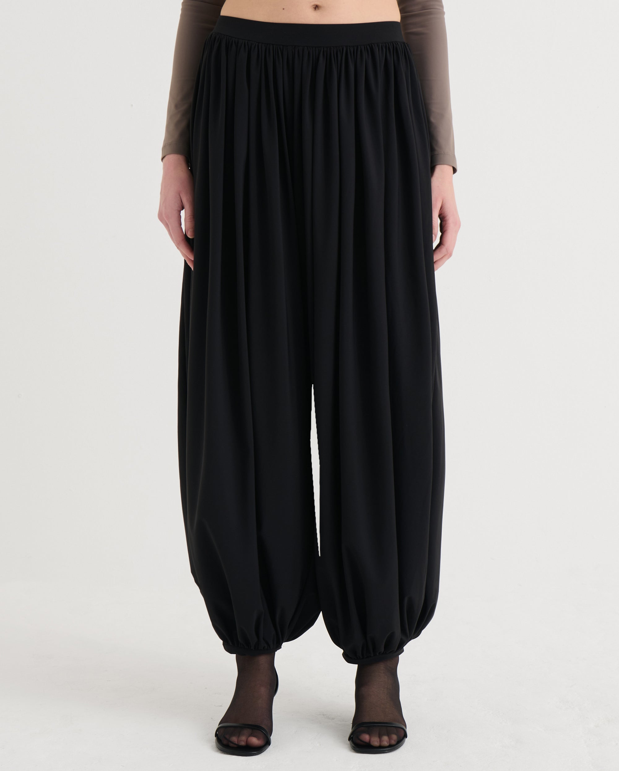 Balloon pants, Black