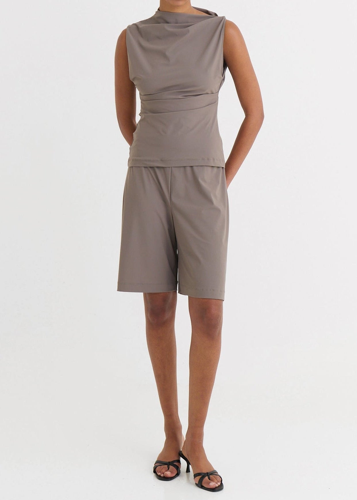 Wide fit shorts, Taupe