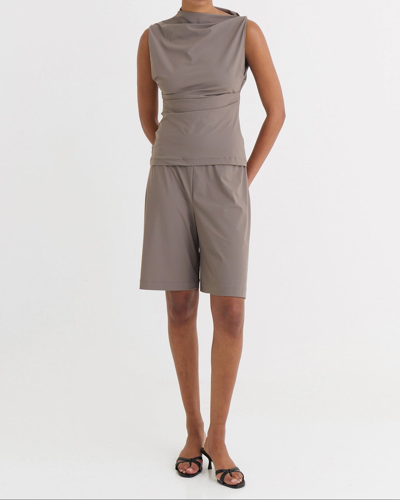 Wide fit shorts, Taupe