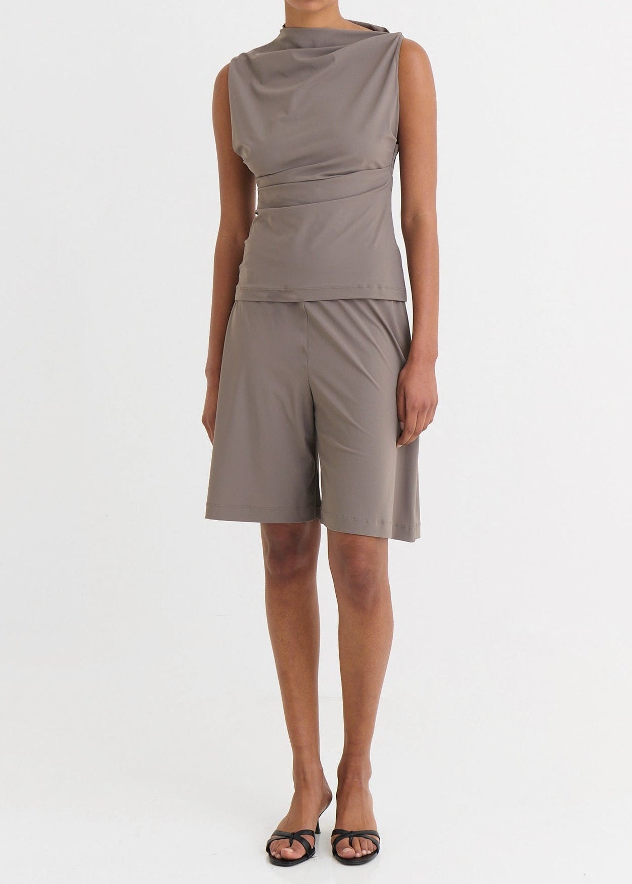 Wide fit shorts, Taupe